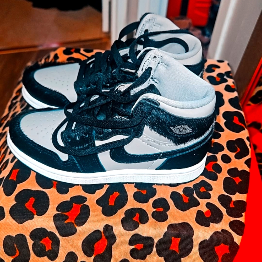Kid's Gray & Black Fur Sneaker
